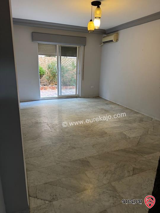 شقة طابق شبه أرضي مساحة 150م داخلي و 150م خارجي للايجار في عمان - الرابية 