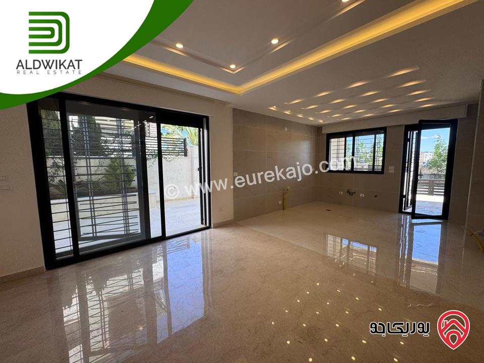 شقة ارضية للبيع في عمان - رجم عميش / طريق المطار مساحة البناء 210م ومساحة الحديقة 200م