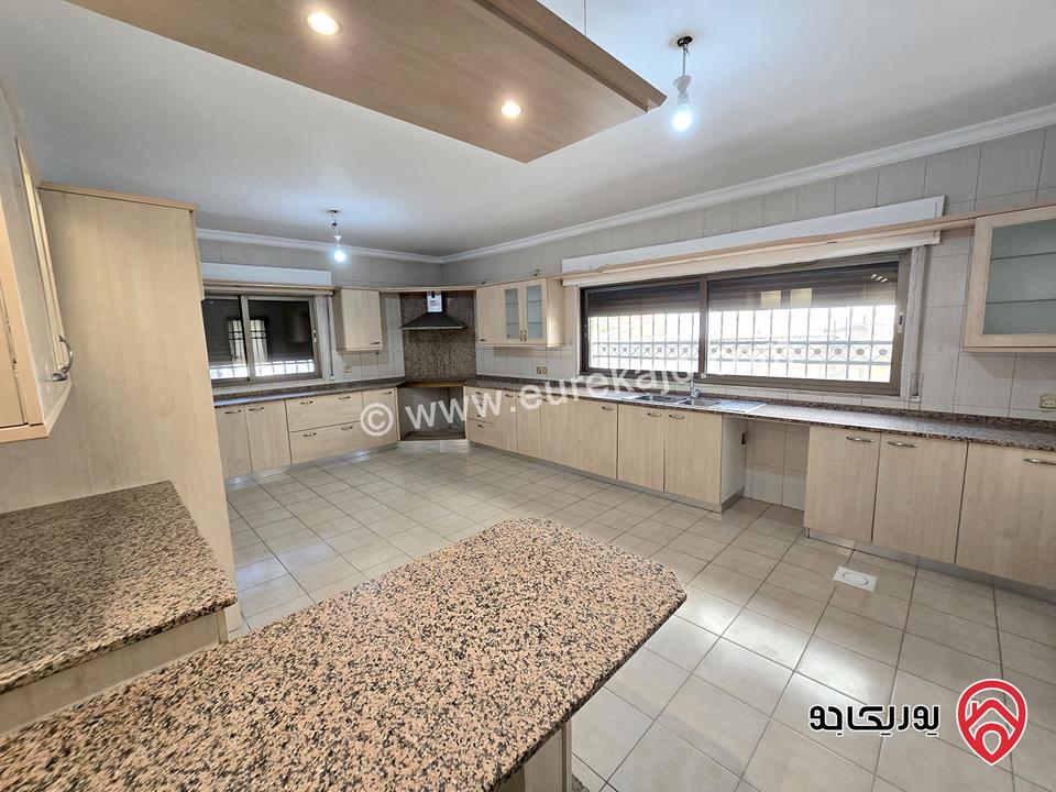 شقة طابقية 350 متر طابق أول للإيجار الفارغ في عمان - ام أذينة