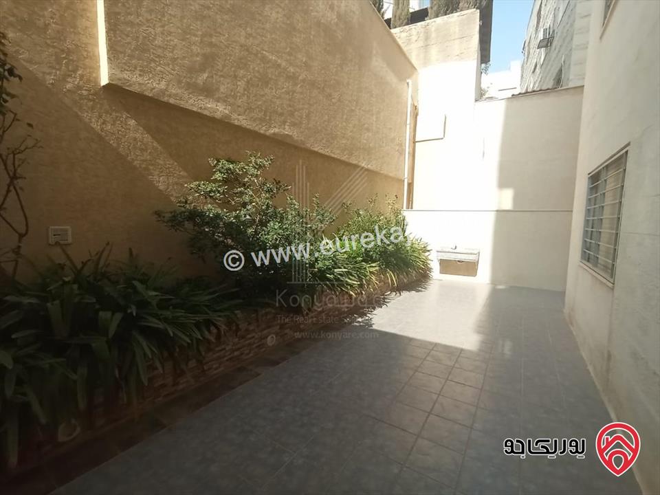 شقة فاخرة مفروشة مساحة 78م داخلي و 150م خارجي للايجار في عمان - دير غبار