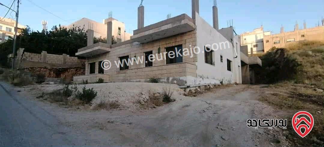 بيت مستقل مساحة 325م على أرض 735م للبيع في عمان - مرج الحمام قرب مدارس الراهبات الوردية 
