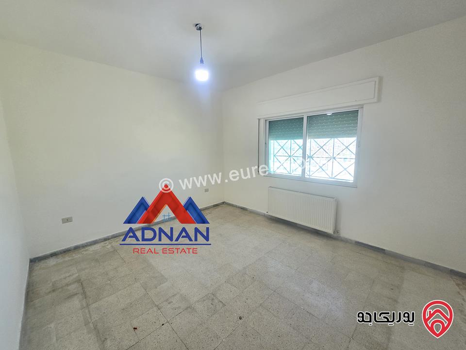 شقة طابق رابع مساحة 175م للإيجار الفارغ في عمان - الرابية