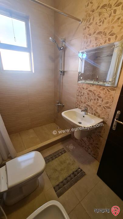 شقة مفروشة طابق ثالث مساحة 127م للبيع في عمان - على شارع المطار مباشرة