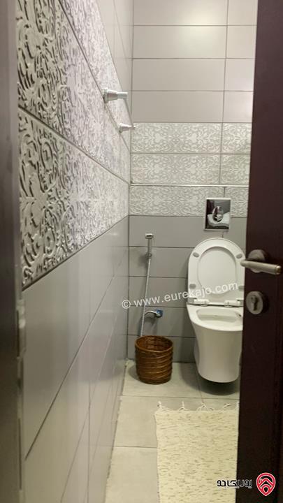 شقة مميزة مفروشة  مساحة 180م داخلي و 90م خارجي للإيجار من المالك مباشرة في عمان - جبل عمان