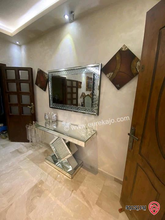 شقة أرضية مساحة 186م داخلي و 30م خارجي للبيع مفروشة في عمان - الجندويل