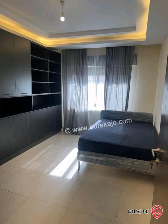 شقة طابق ثاني مساحة 215م للبيع في عمان - الرابية