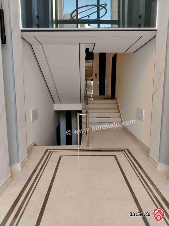 شقة مميزة طابق ارضي معلق مساحة 230م للبيع في عمان - دير غبار