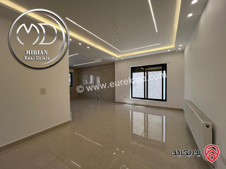 شقة ارضية جديدة للبيع في عمان - ضاحية النخيل مساحة 185م مع ترس 50م تشطيبات ديكورات فاخرة بسعر مميز