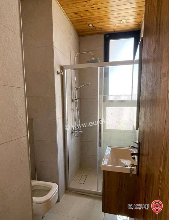 روف فارغ مساحة 160م داخلي و 40م خارجي للإيجار في عمان - ام السماق 