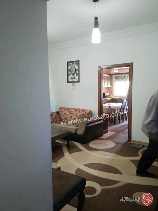 شقة ارضية مساحة 150م داخلي و 60م خارجي للبيع مفروش في عمان - صويلح