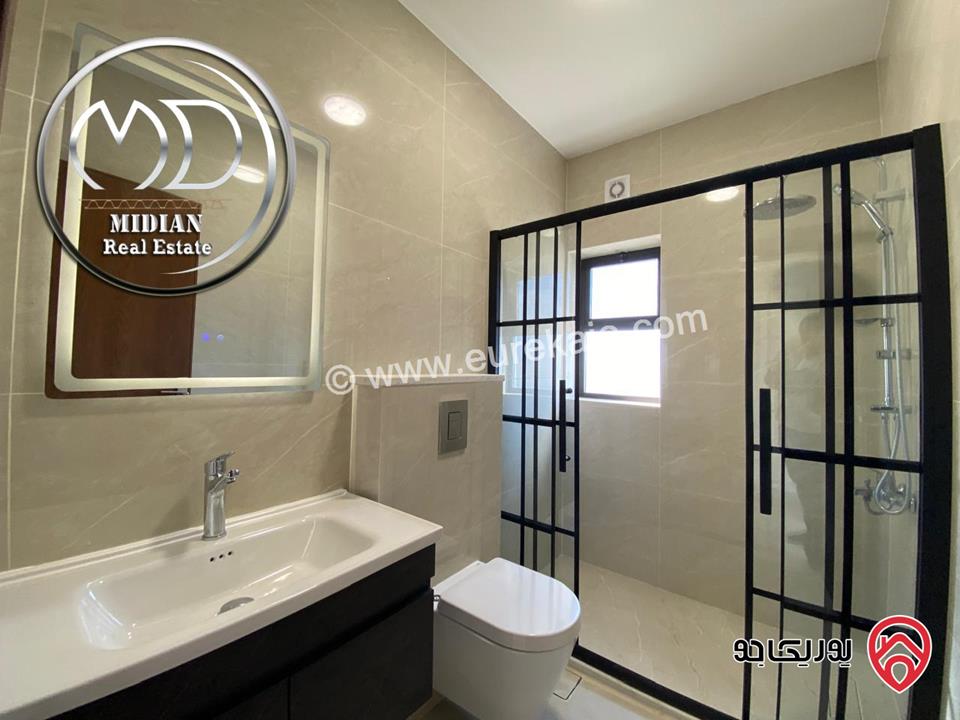 شقة دوبلكس جديدة طابق اخير مع روف للبيع في عمان - الرابية مساحة 270م مع تراسات تشطيبات و ديكورات فاخرة اطلالة جميلة