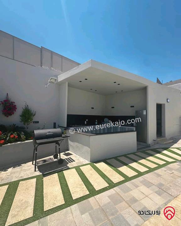 فيلا مساحة 700م على أرض 3 دونم و 512م للبيع في السلط