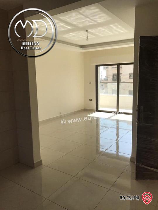 شقة شبه ارضي جديدة للبيع في عمان - تلاع العلي مساحة 200م مع ترس و حديقة 150م تشطيبات سوبر ديلوكس بسعر مميز جداً