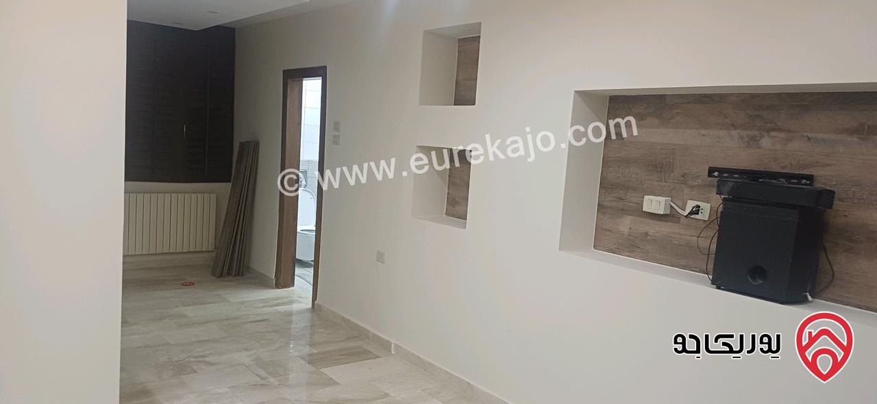 شقة طابق ثالث مع روف مساحة 250م للبيع في عمان - البنيات خلف مديرية الامن العام 