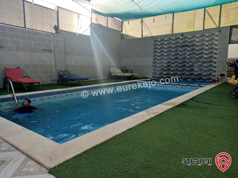 مزرعة مساحة الأرض 5 دونم و 150م عليها بناء 200م للبيع في المفرق