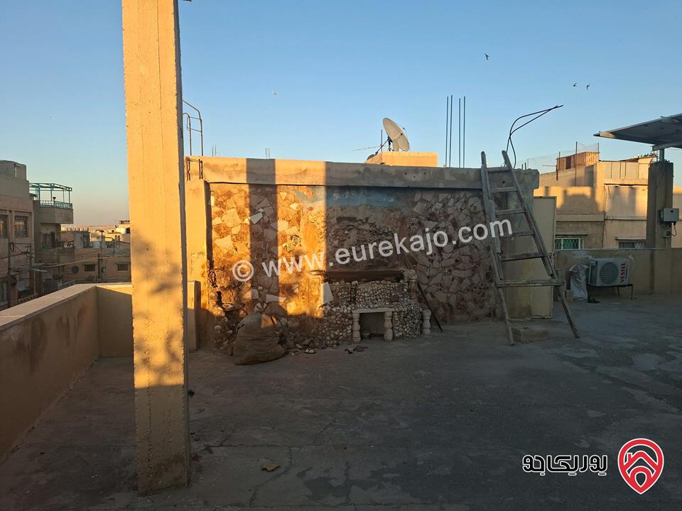 عمارة على أرض 120م للبيع في الزرقاء حي الامير محمد 