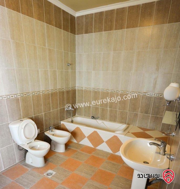 فيلا متلاصقة مساحة 930م على أرض 420م للبيع في عمان - ضاحية الرشيد 