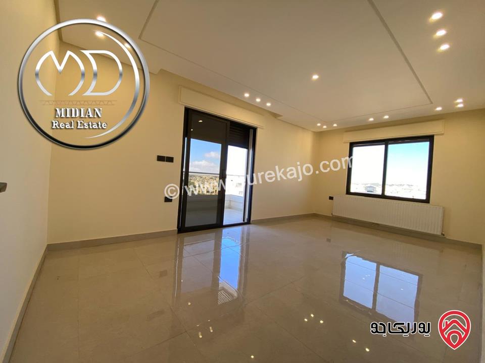 شقق جديدة للبيع في عمان - خلدا مساحات 220م 4 نوم تشطيبات و ديكورات عصرية فاخرة اطلالة جميلة بسعر مميز