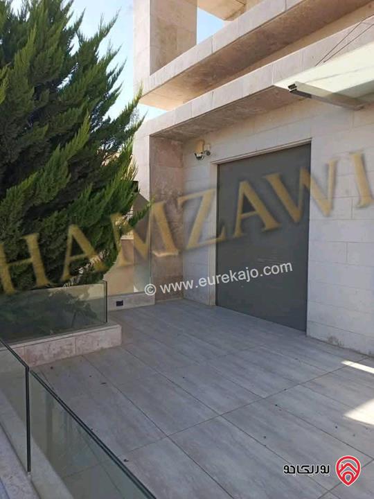 شقة دوبلكس أرضية مساحة 300م داخلي و 250م خارجي للايجار في عمان - حي الصحابة 