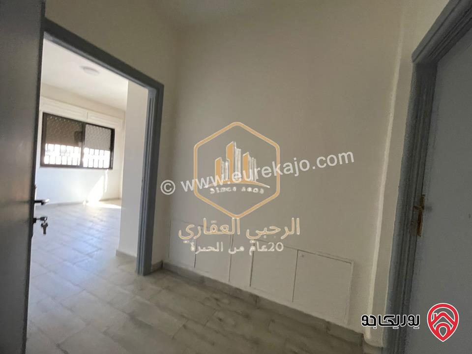 شقة مجددة بالكامل طابق ثالث مساحة 150م للايجار الفارغ في عمان - الشميساني 