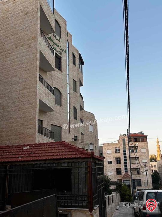 شقة طابق أول مساحة 100م للبيع في عمان - الجبيهة بالقرب من البوابة الشمالية للجامعة الأردنية