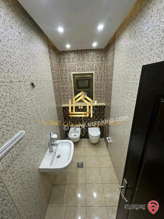 شقة فارغة طابق ثالث مساحة 210م للإيجار في عمان - الصويفية 