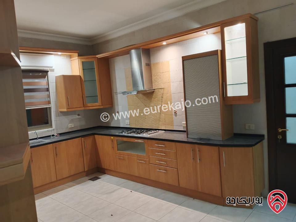 شقة أرضية فاخرة مساحة 300م داخلي و 300م خارجي للايجار في عمان - عبدون