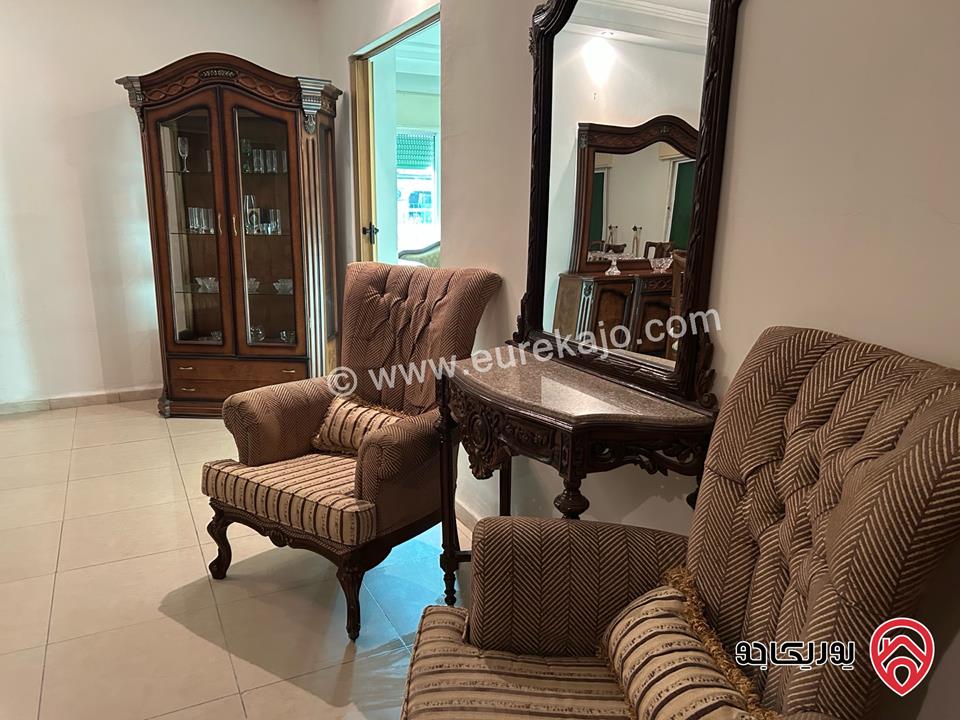 شقة طابق ثالث مساحة 163م للبيع مفروشة في عمان - الشميساني 