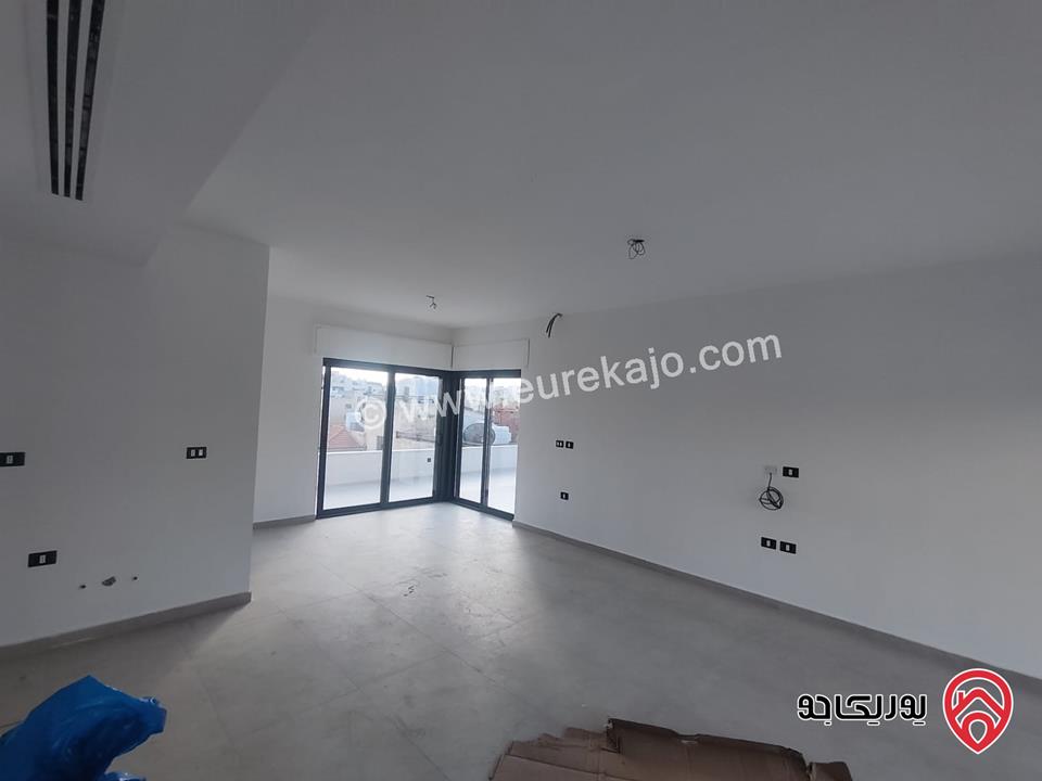 فلل متلاصقة مساحة الارض 250م مساحة البناء 500م للبيع في عمان - عبدون 