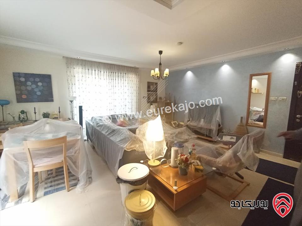 شقة فاخرة مفروشة مساحة 78م داخلي و 150م خارجي للايجار في عمان - دير غبار