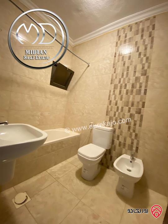 شقة شبه أرضي فارغة للايجار الرابية مساحة 170م مع ترس تشطيبات سوبر ديلوكس بسعر مميز