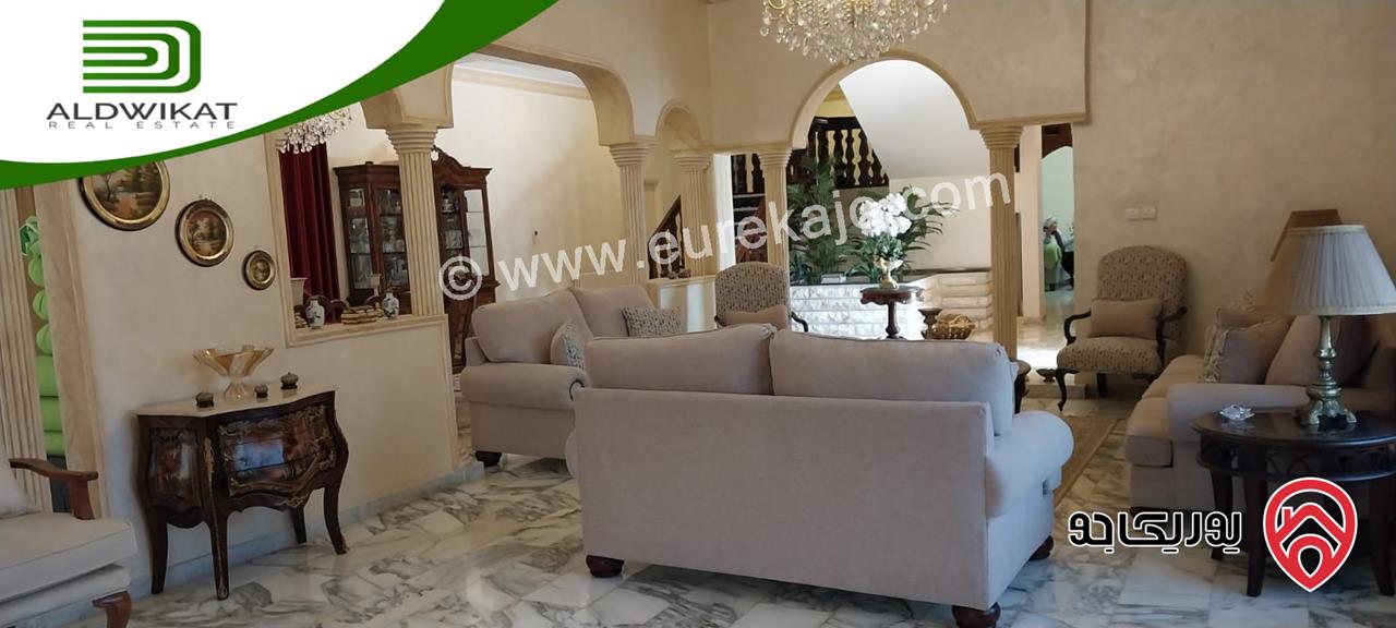 فيلا مستقلة مساحة الارض 856م ومساحة البناء 600م ومساحة الحديقة 250م ومساحة الترس 100م للبيع في الحمر/الكمالية 