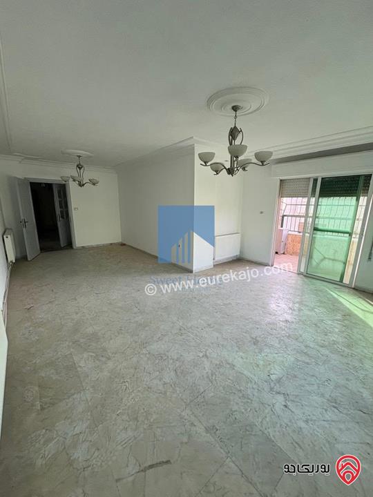 شقة مميزة طابق ثالث 162م تشطيب سوبر ديلوكس للبيع في عمان - أم السماق