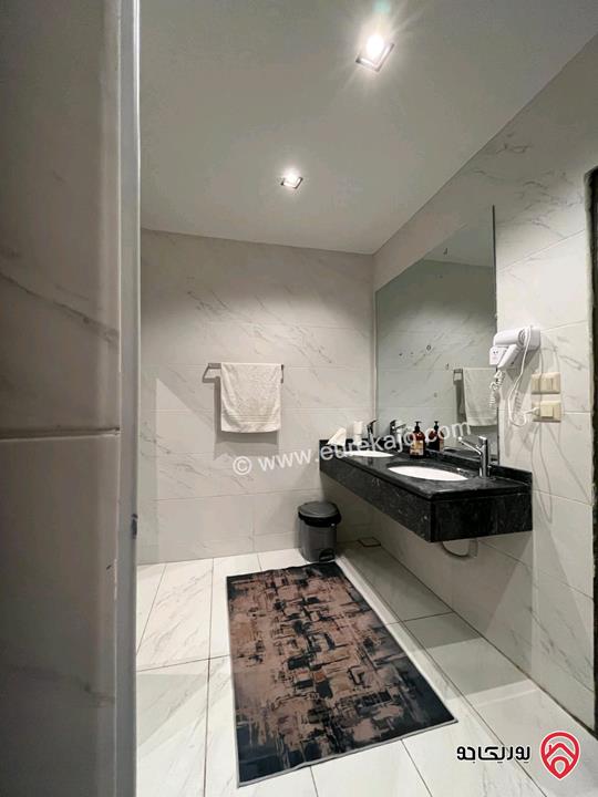 فيلا مساحة 700م على أرض 3 دونم و 512م للبيع في السلط