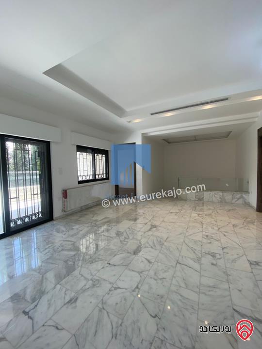 فيلا مستقلة فاخرة مساحة 700م على ارض 1 دونم و 350م للبيع في عمان - أم السماق الشمالي قرب التلاوي وخلف السنترو 