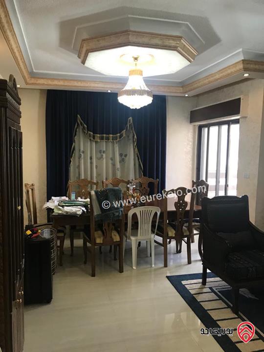شقة ديلوكس مساحة 180م طابق أول للبيع في عمان - الجبيهة خلف الجامعة الاردنية 