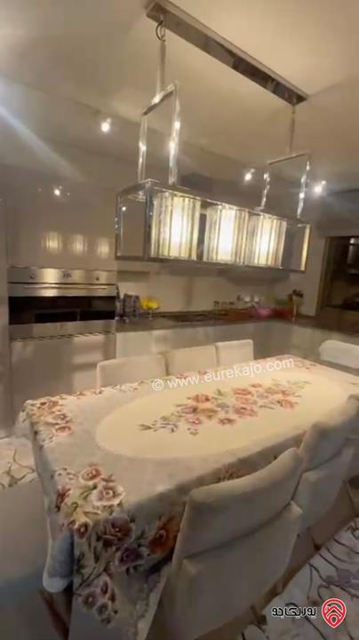 شقة فاخرة مفروشة طابق ثالث مساحة 300م للايجار في عمان - ام اذينة