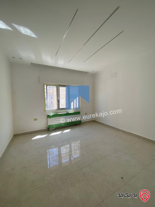 شقة فاخرة للبيع في عمان خلدا - قرب إشارة البنك العربي طابق ثالث 175م مع روف دوبلكس 120م لم تسكن