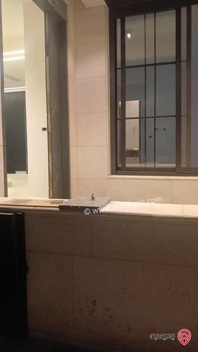 فيلا فاخرة مساحة الارض 700م مساحة البناء 550م للبيع في عمان - الظهير