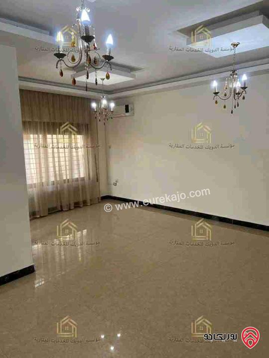 شقة فارغة طابق ثالث مساحة 150م للإيجار في عمان - الرابية 