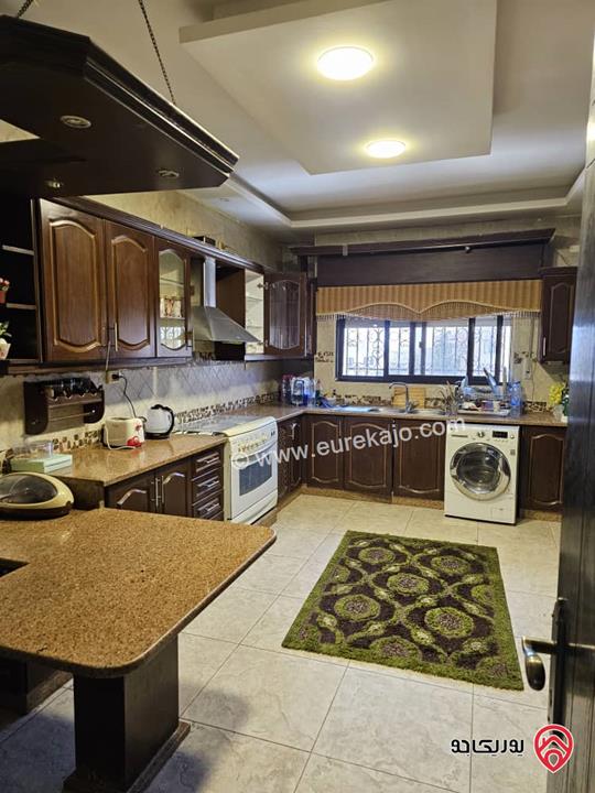 شقة مساحة 318م طابق ثالث للبيع في عمان - الرابية 