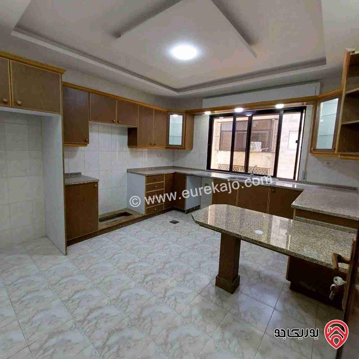 شقة مساحة 135م طابق ثالث للبيع في عمان - ضاحية الرشيد 