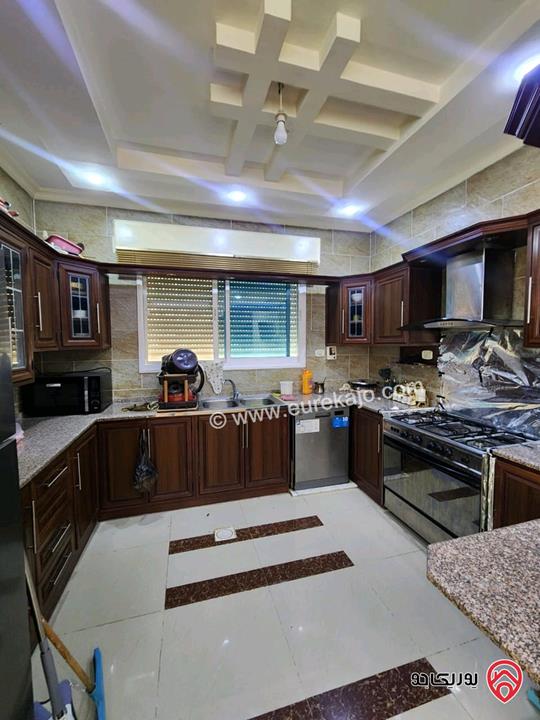 شقة شبه أرضية مساحة 150م داخلي و 120م خارجي للبيع في اربد - الحي الشرقي