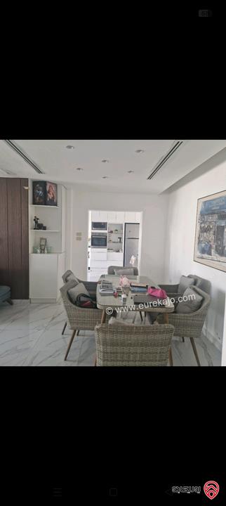 شقة طابق ثالث مع روف مساحة 226م للبيع في عمان - عبدون 