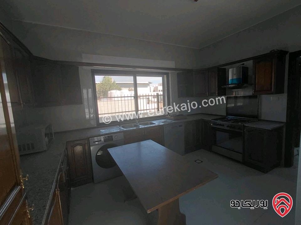 روف فارغ طابق رابع مساحة 180م  للايجار في عمان - ام اذينة