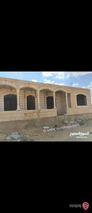بيت عظم مساحة 285م على أرض 1 دونم للبيع في المفرق