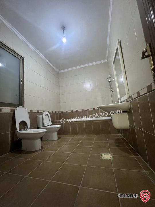 شقة طابق ثالث مساحة 300م للايجار في عمان - ام اذينة