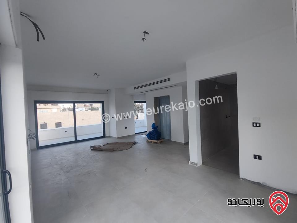 فلل متلاصقة مساحة الارض 250م مساحة البناء 500م للبيع في عمان - عبدون 