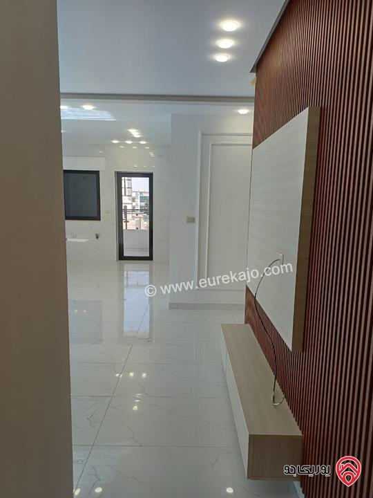 شقة مميزة سوبر ديلوكس طابق ثالث مع روف بناء جديد مساحة 196م للبيع في عمان - المقابلين