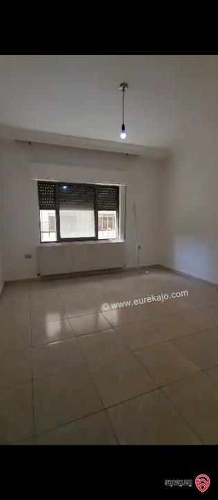  شقه مميزه للايجار في عمان - شارع الجامعة – خلف فندق الفنار الطابق شبه ارضي مساحه الشقه الداخلي 200م  السعر المطلوب 4000 سنوي